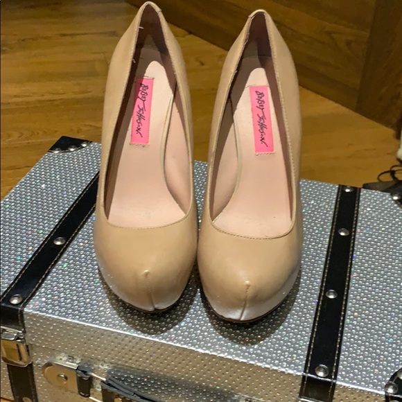 Betsey Johnson nude heels - Picture 2 of 3